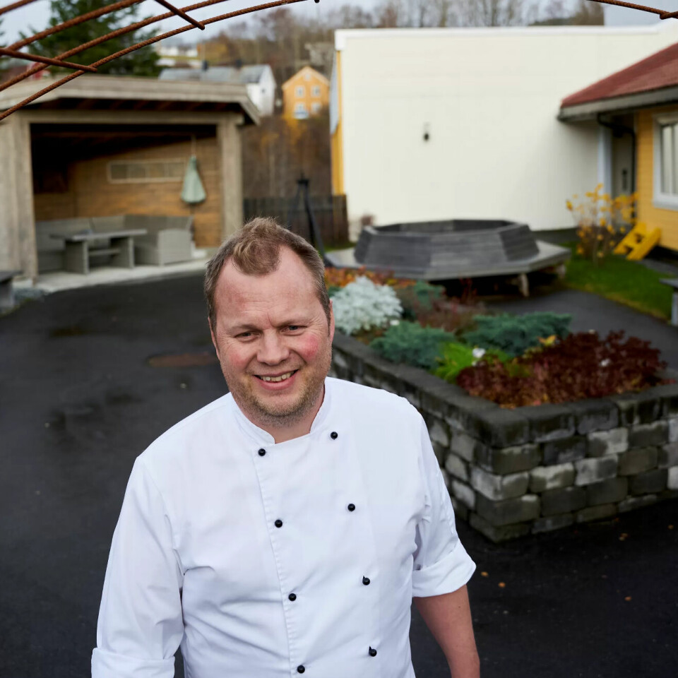 SANSEHAGE: Leksvik Helsetun mistet omsetningen fra kantinedriften under nedstengningen i vår. Da startet kjøkkenet utkjøring av middag, hjemmebakt brød og knekkebrød til folk i bygda. Her er Vangen i helstetunets sansehage. SANSEHAGE: Leksvik Helsetun mistet omsetningen fra kantinedriften under nedstengningen i vår. Da startet kjøkkenet utkjøring av middag, hjemmebakt brød og knekkebrød til folk i bygda. Her er Vangen i helstetunets sansehage.