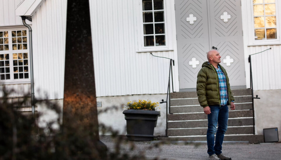ÅSTEDET: - Den gangen føltes denne lille plassen som en hel fotballbane, sier Gunnar Gjone. To av hans kolleger ble skutt og drept av mannen med hagle. ÅSTEDET: - Den gangen føltes denne lille plassen som en hel fotballbane, sier Gunnar Gjone. To av hans kolleger ble skutt og drept av mannen med hagle.