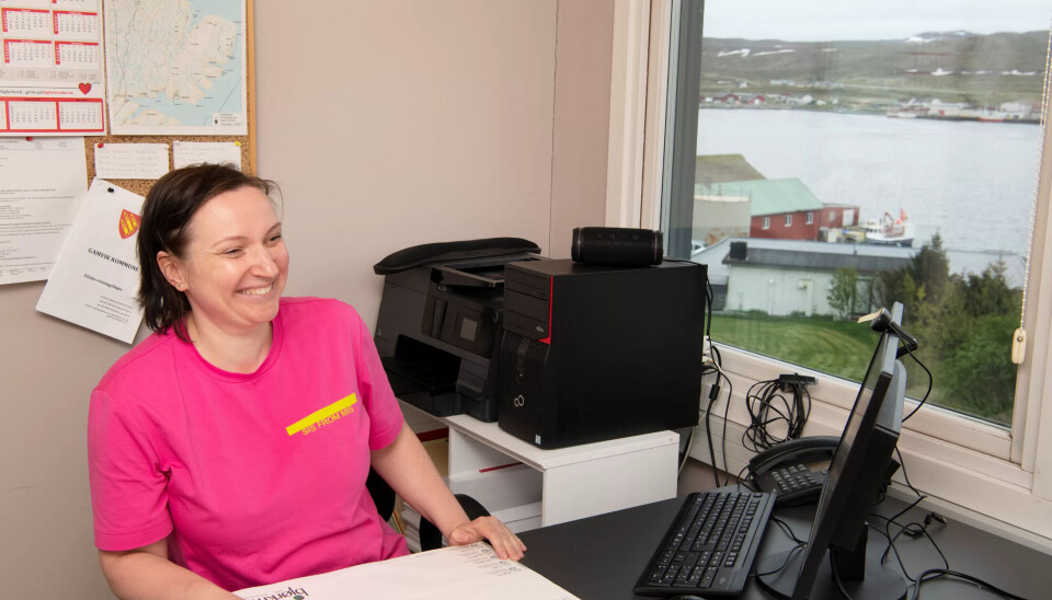 Allsidig: Ausra Johannesen er helsefagarbeider, FrP-politiker og hovedtillitsvalgt. Fagforbundets kontor på rådhuset har utsikt over kommunesenteret Mehamn og ordføreren som nabo. Allsidig: Ausra Johannesen er helsefagarbeider, FrP-politiker og hovedtillitsvalgt. Fagforbundets kontor på rådhuset har utsikt over kommunesenteret Mehamn og ordføreren som nabo.
