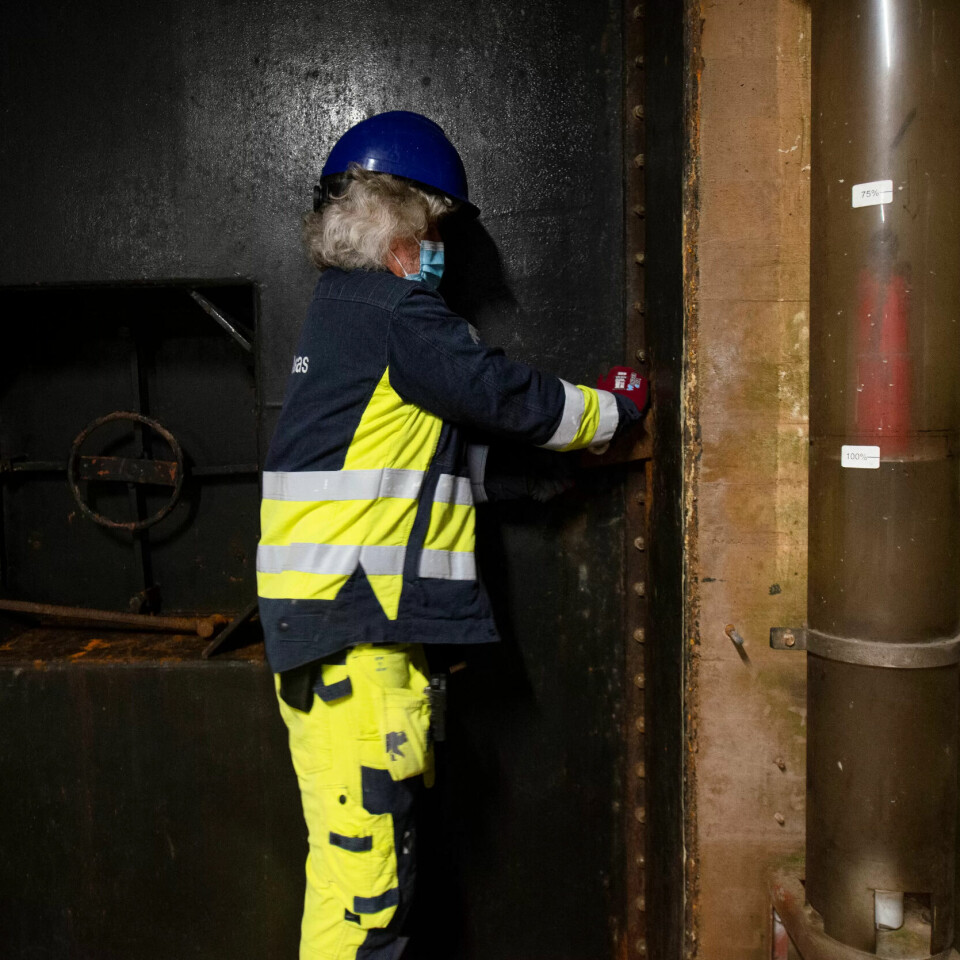 FLOMSIKKER: Per Magne Eek en åpner en godt boltet stålport. Bak renner en elv av urin og avføring. FLOMSIKKER: Per Magne Eek en åpner en godt boltet stålport. Bak renner en elv av urin og avføring.