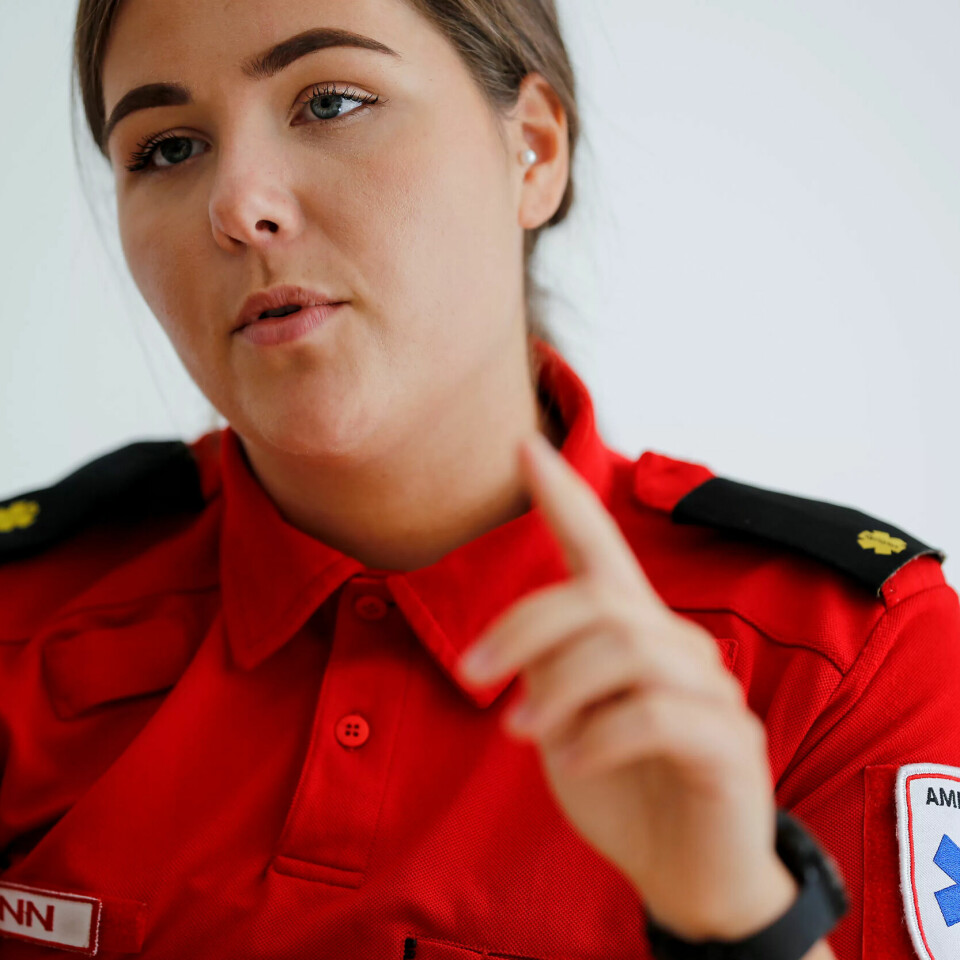 Etterlyser øving: Linn forteller om en tettpakket og krevende fagutdanning som ambulansearbeider. I ettertid skulle hun ønske det hadde vært mer praktiske øvelser, også på skolen. Fra i høst er fagplanene ifølge Utdanningsdirektoratet endret. Etterlyser øving: Linn forteller om en tettpakket og krevende fagutdanning som ambulansearbeider. I ettertid skulle hun ønske det hadde vært mer praktiske øvelser, også på skolen. Fra i høst er fagplanene ifølge Utdanningsdirektoratet endret.