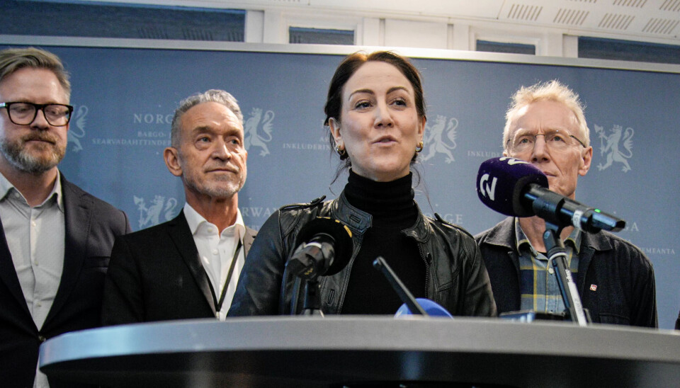 FORNØYD: Arbeids- og inkluderingsminister Tonje Brenna (Ap), her flankert av YS-leder Hans-Erik Skjæggerud (t.v.), KS' direktør for arbeidsliv Tor-Arne Gangsø og LO-nestleder Steinar Krogstad under pressekonferansen etter signeringen av den nye IA-avtalen. FORNØYD: Arbeids- og inkluderingsminister Tonje Brenna (Ap), her flankert av YS-leder Hans-Erik Skjæggerud (t.v.), KS' direktør for arbeidsliv Tor-Arne Gangsø og LO-nestleder Steinar Krogstad under pressekonferansen etter signeringen av den nye IA-avtalen.
