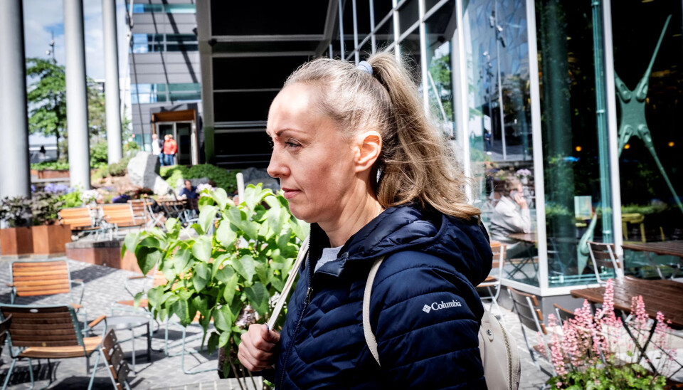 VIL BORT FRA LAV LØNN OG TUNGT YRKE: Kantinemedarbeider Marina Fedjajeva har satt seg på skolebenken for å få muligheter til en annen jobb. VIL BORT FRA LAV LØNN OG TUNGT YRKE: Kantinemedarbeider Marina Fedjajeva har satt seg på skolebenken for å få muligheter til en annen jobb.