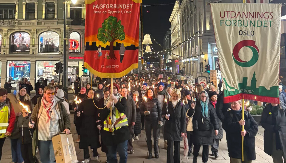 SKULDER TIL SKULDER: Tilsette og foreldre gjekk side om side og skulder til skulder med krav om auka bemanning i barnehagane. SKULDER TIL SKULDER: Tilsette og foreldre gjekk side om side og skulder til skulder med krav om auka bemanning i barnehagane.