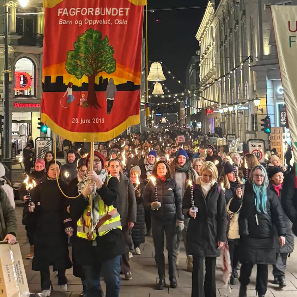 SKULDER TIL SKULDER: Tilsette og foreldre gjekk side om side og skulder til skulder med krav om auka bemanning i barnehagane. SKULDER TIL SKULDER: Tilsette og foreldre gjekk side om side og skulder til skulder med krav om auka bemanning i barnehagane.