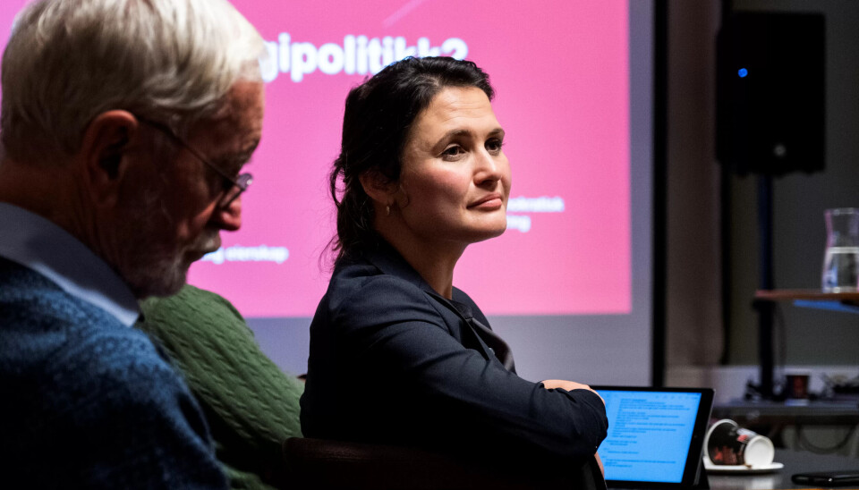 SKRYTER: Kunnskapsminister Kari Nessa Nordtun (Ap) mener Liaqat og Nina er et godt eksempel på to som har hatt ett felles mål, men som har oppnådd det ved hjelp av ordninger tilpasset deres ulike livssituasjoner. SKRYTER: Kunnskapsminister Kari Nessa Nordtun (Ap) mener Liaqat og Nina er et godt eksempel på to som har hatt ett felles mål, men som har oppnådd det ved hjelp av ordninger tilpasset deres ulike livssituasjoner.