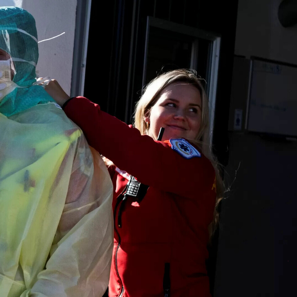 NY ARBEIDSHVERDAG: Ambulansearbeiderne har fått en mye mer krevende arbeidsdag under pandemien. Illustrasjonsbilde. NY ARBEIDSHVERDAG: Ambulansearbeiderne har fått en mye mer krevende arbeidsdag under pandemien. Illustrasjonsbilde.