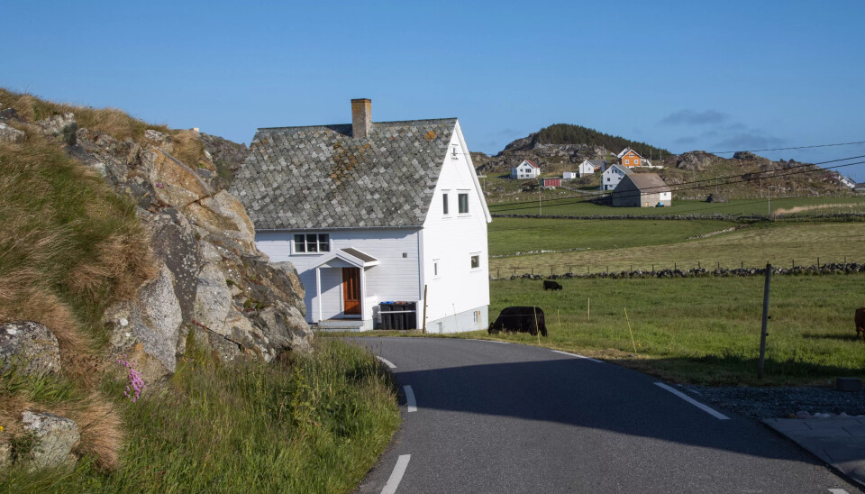 Utsira har noen få kilometers nett av smale veier. Utsira har noen få kilometers nett av smale veier.