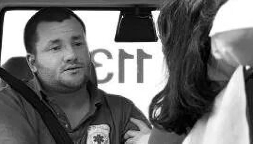 SMITTEUTSATT: Medlem i Fagforbundets faggruppe for prehospitale tjenester, Erik Hox, sier at de ansatte er utsatt for en god del stress på jobben i nærkontakt med de sykeste pasientene. Arkivfoto. SMITTEUTSATT: Medlem i Fagforbundets faggruppe for prehospitale tjenester, Erik Hox, sier at de ansatte er utsatt for en god del stress på jobben i nærkontakt med de sykeste pasientene. Arkivfoto.