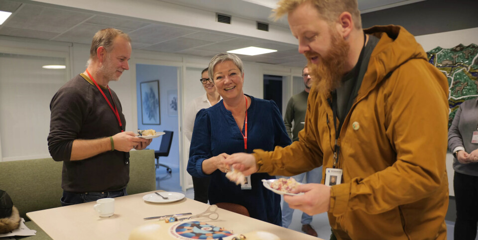 FEIRING: Fleire politikarar og tillisvalde i Buskerud samla seg fredag for å markere at Brakar AS skal oppløysast og at fylkeskommunen tek direkte kontroll over kollektivtransporten. Frå venstre: Mons-Ivar Mjelde (Ap), Tonje Enersen (Ap) og Njål Vigleik Grene-Johnsen. FEIRING: Fleire politikarar og tillisvalde i Buskerud samla seg fredag for å markere at Brakar AS skal oppløysast og at fylkeskommunen tek direkte kontroll over kollektivtransporten. Frå venstre: Mons-Ivar Mjelde (Ap), Tonje Enersen (Ap) og Njål Vigleik Grene-Johnsen.