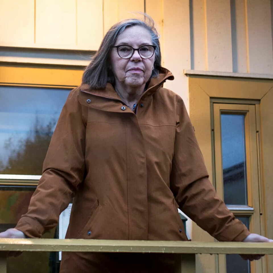 BEHOV FOR VERNEPLEIERE: Elna Ekmann forteller at beboerne her i Jægermyren bofellesskap ofte ikke klarer å uttrykke smerte og at de ansatte ikke har mengdetrening i palliativ behandling. Fordi så mange av beboerne her er gamle, har hun sluttet å søke etter pedagoger eller aktivitører når hun har en stilling ledig. Nå er det vernepleiere og sykepleiere boligen har behov for. BEHOV FOR VERNEPLEIERE: Elna Ekmann forteller at beboerne her i Jægermyren bofellesskap ofte ikke klarer å uttrykke smerte og at de ansatte ikke har mengdetrening i palliativ behandling. Fordi så mange av beboerne her er gamle, har hun sluttet å søke etter pedagoger eller aktivitører når hun har en stilling ledig. Nå er det vernepleiere og sykepleiere boligen har behov for.