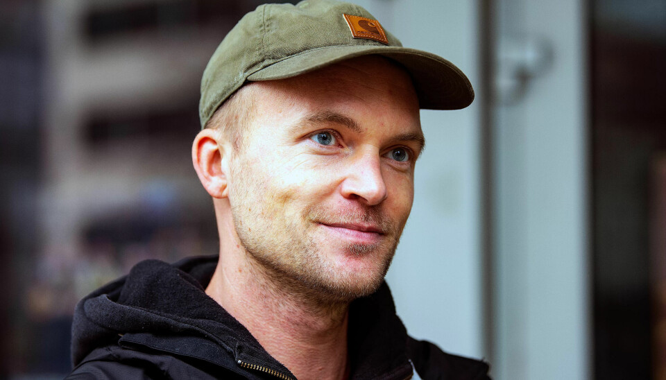 Kristian Bredal er bekymret for kollegene sine i bransjen. De fleste ikke har en fast arbeidskontrakt, og de går derfor glipp av viktige rettigheter, mener han. Kristian Bredal er bekymret for kollegene sine i bransjen. De fleste ikke har en fast arbeidskontrakt, og de går derfor glipp av viktige rettigheter, mener han.