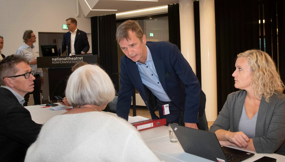Denne høsten skal mange avtaler som gjelder Fagforbundets medlemmer forhandles. Dette er fra kommuneoppgjøret som startet i forrige uke og som har frist 125.september. Fra v: Hans Ole Rian, Creo, Anne Finborum, Skolenes Landsforbund (med ryggen til) Pål Skarsbak, Fagforbundet og LO Kommune og Tone Faugli, leder i forhandlingsenheten i Fagforbundet. I kalenderen kan du se når din avtale skal forhandles. Denne høsten skal mange avtaler som gjelder Fagforbundets medlemmer forhandles. Dette er fra kommuneoppgjøret som startet i forrige uke og som har frist 125.september. Fra v: Hans Ole Rian, Creo, Anne Finborum, Skolenes Landsforbund (med ryggen til) Pål Skarsbak, Fagforbundet og LO Kommune og Tone Faugli, leder i forhandlingsenheten i Fagforbundet. I kalenderen kan du se når din avtale skal forhandles.