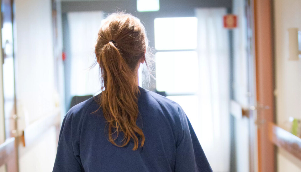 I årets medlemsundersøkelse fra Norsk Sykepleierforbund kommer det fram at sykepleiere dropper videreutdanning fordi det ikke lønner seg økonomisk. (Illustrasjonsfoto) I årets medlemsundersøkelse fra Norsk Sykepleierforbund kommer det fram at sykepleiere dropper videreutdanning fordi det ikke lønner seg økonomisk. (Illustrasjonsfoto)