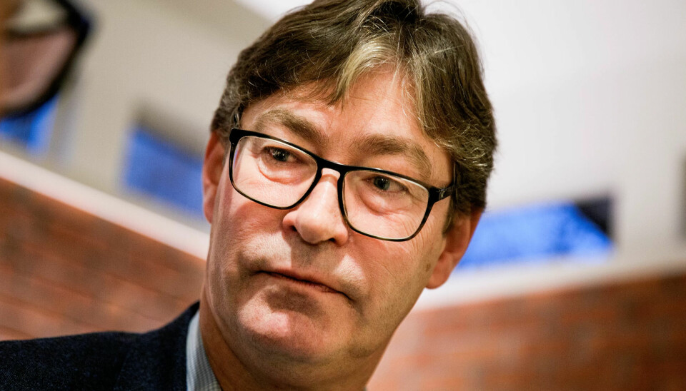 IKKE SPAREAVTALE: – Hvis vi ser den nye pensjonsordningen over tid mener jeg at dette ikke er en innsparing, men at et høyt kostnadsnivå til pensjoner i offentlig sektor blir opprettholdt også med en ny offentlig tjenestepensjon. Blir dagens ordning stående urørt kan faktisk kostnadsnivået, det vil si pensjonsutbetalingene, bli redusert, sier Jon Hippe. IKKE SPAREAVTALE: – Hvis vi ser den nye pensjonsordningen over tid mener jeg at dette ikke er en innsparing, men at et høyt kostnadsnivå til pensjoner i offentlig sektor blir opprettholdt også med en ny offentlig tjenestepensjon. Blir dagens ordning stående urørt kan faktisk kostnadsnivået, det vil si pensjonsutbetalingene, bli redusert, sier Jon Hippe.