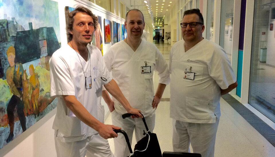 PORTØRER: James Ole Daniel (t.v) er den første i Oslo som har gjennomført fagprøven. Jan Sørflaten-Thuen og Ole martin Hernes har sittet i prøvenemnda. PORTØRER: James Ole Daniel (t.v) er den første i Oslo som har gjennomført fagprøven. Jan Sørflaten-Thuen og Ole martin Hernes har sittet i prøvenemnda.