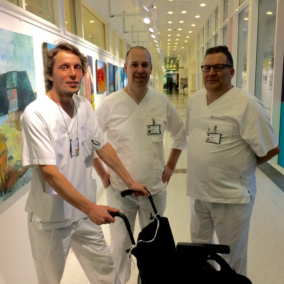 PORTØRER: James Ole Daniel (t.v) er den første i Oslo som har gjennomført fagprøven. Jan Sørflaten-Thuen og Ole martin Hernes har sittet i prøvenemnda. PORTØRER: James Ole Daniel (t.v) er den første i Oslo som har gjennomført fagprøven. Jan Sørflaten-Thuen og Ole martin Hernes har sittet i prøvenemnda.