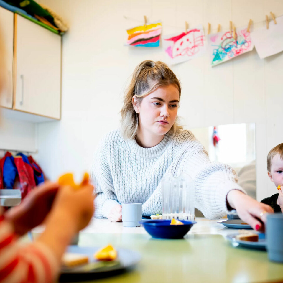 KREVENDE HVERDAG: Josefine Weiby Koller er redd for at de dystre pensjonsutsiktene, kombinert med lav bemanning og dårlig lønn vil skremme folk bort fra å jobbe i barnehage. KREVENDE HVERDAG: Josefine Weiby Koller er redd for at de dystre pensjonsutsiktene, kombinert med lav bemanning og dårlig lønn vil skremme folk bort fra å jobbe i barnehage.