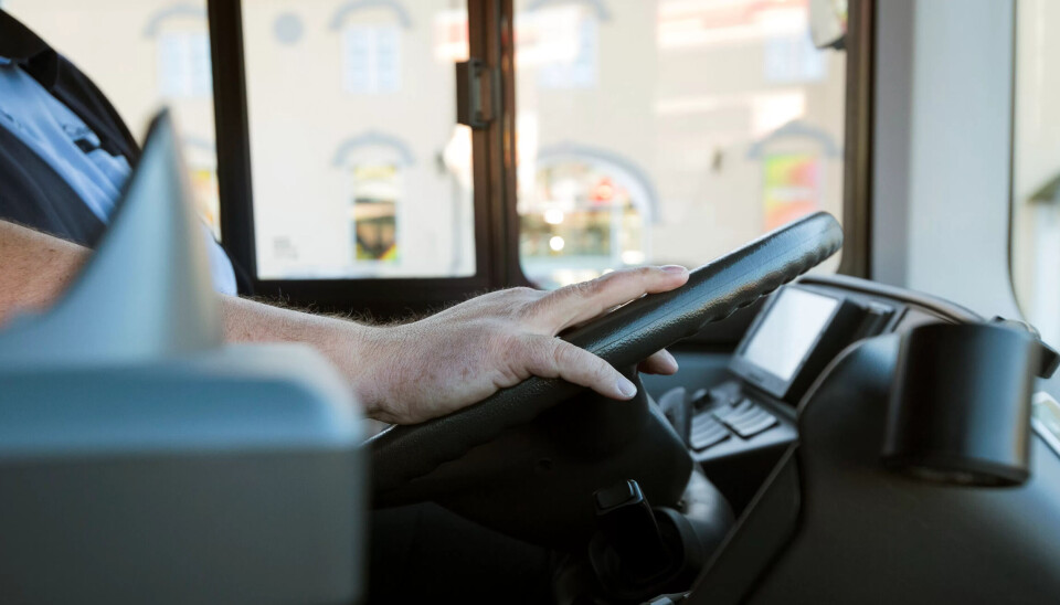 Målet var at bussjåførene skulle være på linje med industriarbeidere lønnsmessig. Sånn har det ikke gått, og nå frykter NTF at bussjåførene snart er så dårlig lønnet at de har krav på lavtlønnstillegg. Målet var at bussjåførene skulle være på linje med industriarbeidere lønnsmessig. Sånn har det ikke gått, og nå frykter NTF at bussjåførene snart er så dårlig lønnet at de har krav på lavtlønnstillegg.