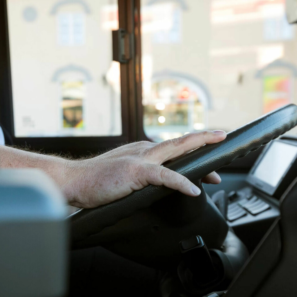 Målet var at bussjåførene skulle være på linje med industriarbeidere lønnsmessig. Sånn har det ikke gått, og nå frykter NTF at bussjåførene snart er så dårlig lønnet at de har krav på lavtlønnstillegg. Målet var at bussjåførene skulle være på linje med industriarbeidere lønnsmessig. Sånn har det ikke gått, og nå frykter NTF at bussjåførene snart er så dårlig lønnet at de har krav på lavtlønnstillegg.