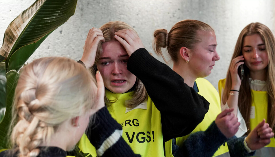 NEDLAGT: Elever fra Berg videregående skole i Lom i oppløsning etter at fylkestinget vedtok den varslede kuttplanen for videregående skoler i fylket onsdag. NEDLAGT: Elever fra Berg videregående skole i Lom i oppløsning etter at fylkestinget vedtok den varslede kuttplanen for videregående skoler i fylket onsdag.