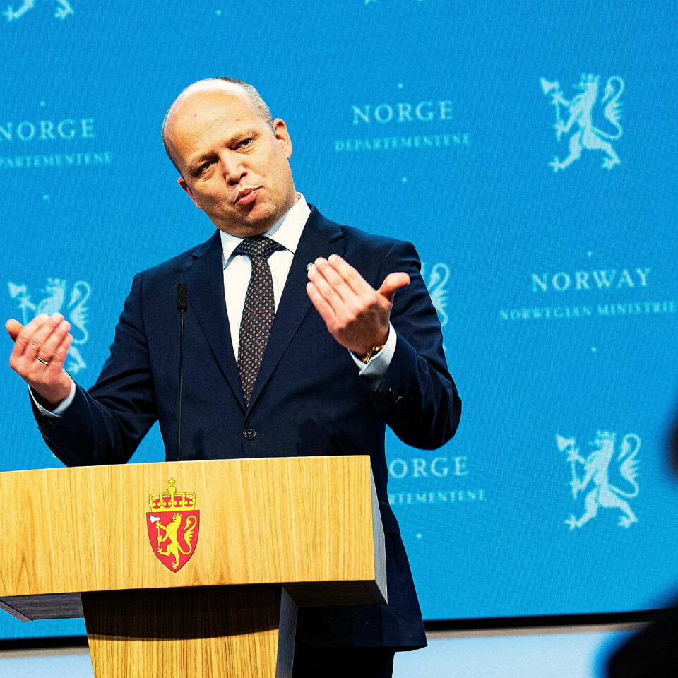 Finansminister Trygve Slagsvold Vedum (Sp) har fått mye kritikk for sin påstand om at vanlige folk vil få mer å rutte med i år. Nå kommer NHO ham til unnsetning. Finansminister Trygve Slagsvold Vedum (Sp) har fått mye kritikk for sin påstand om at vanlige folk vil få mer å rutte med i år. Nå kommer NHO ham til unnsetning.