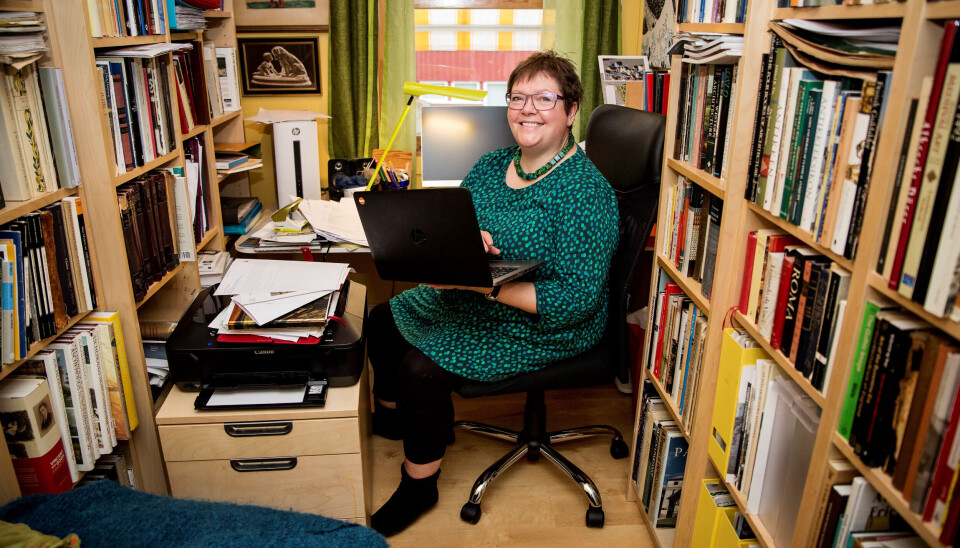 HJEMMEKONTOR: Nina Hovda Johannesen synes det er fint å ha muligheten til å jobbe hjemme av og til. HJEMMEKONTOR: Nina Hovda Johannesen synes det er fint å ha muligheten til å jobbe hjemme av og til.