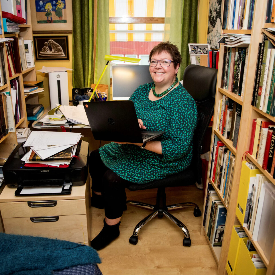 HJEMMEKONTOR: Nina Hovda Johannesen synes det er fint å ha muligheten til å jobbe hjemme av og til. HJEMMEKONTOR: Nina Hovda Johannesen synes det er fint å ha muligheten til å jobbe hjemme av og til.