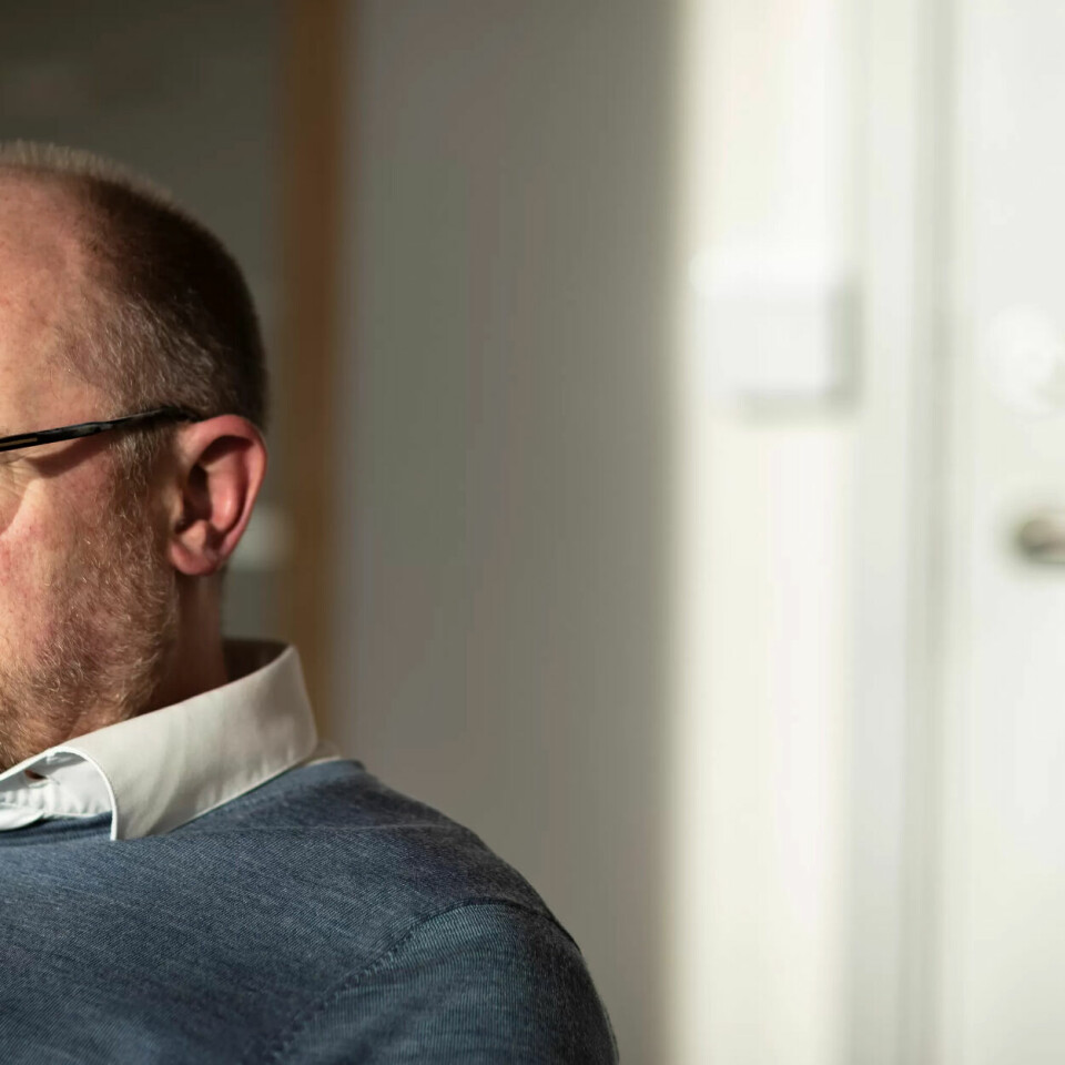 – Folk engasjerer seg hvis det gjelder en skole eller et lokalsykehus, men det har vel ikke skjedd at noen går i fakkeltog for ta vare på administrasjonen, sier han. – Folk engasjerer seg hvis det gjelder en skole eller et lokalsykehus, men det har vel ikke skjedd at noen går i fakkeltog for ta vare på administrasjonen, sier han.