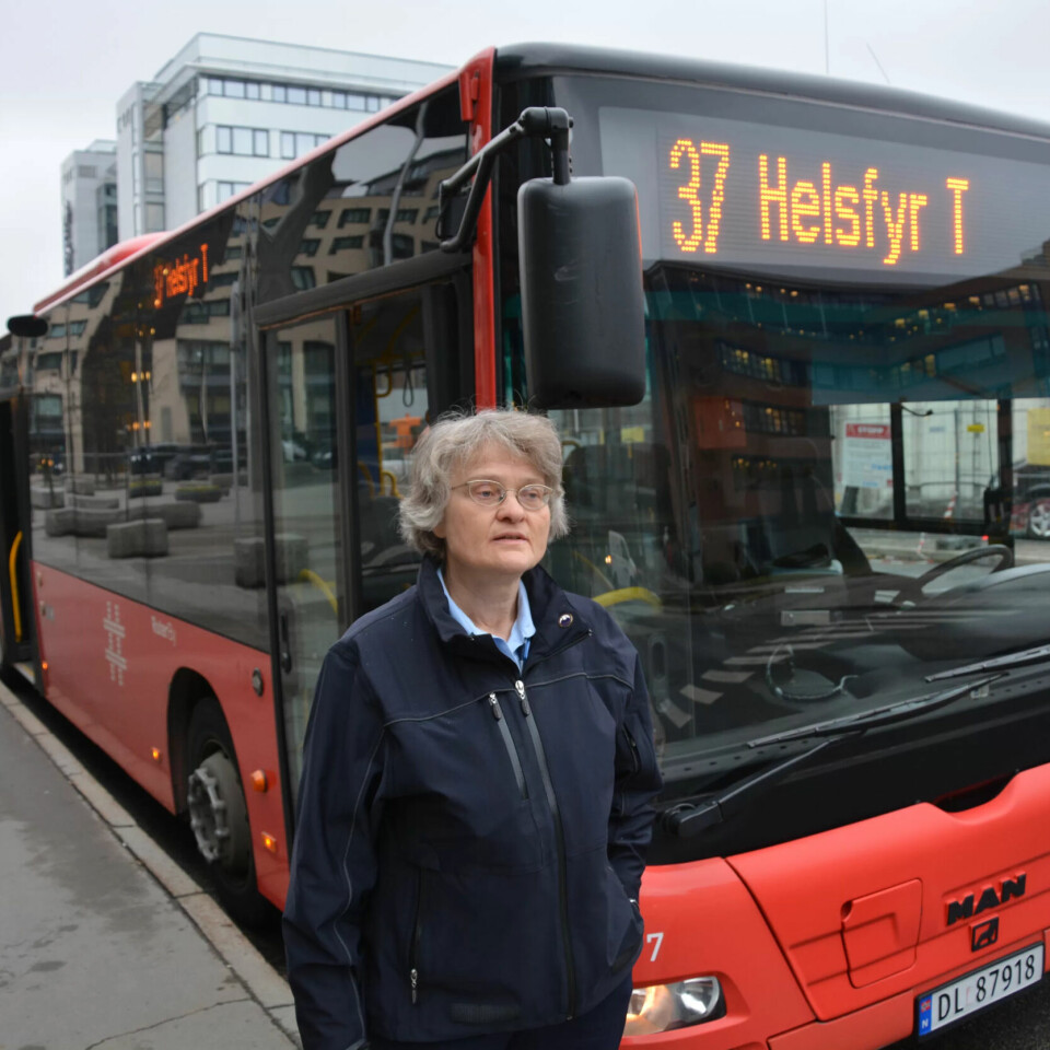 STRAMT TIDSSKJEMA: Bussjåfør Marit Sauge har et stramt tidsskjema å følge når hun kjører 37-bussen i Oslo - en viktig rute for folk som skal til og fra jobb i sentrum. STRAMT TIDSSKJEMA: Bussjåfør Marit Sauge har et stramt tidsskjema å følge når hun kjører 37-bussen i Oslo - en viktig rute for folk som skal til og fra jobb i sentrum.