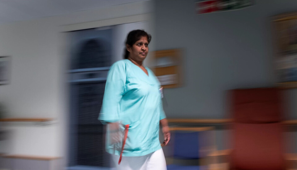 RUNDEN: Kala Navaratnadajah går runden på sin post. – Her skal jeg bli uansett, sie rhun. RUNDEN: Kala Navaratnadajah går runden på sin post. – Her skal jeg bli uansett, sie rhun.