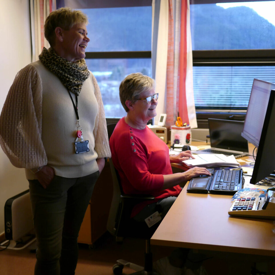 ENIGE OM PERM: Bente Fagerli sammen med den gode kollega Bente Bjørndal, som jobber med lønn på Orkland rådhus. ENIGE OM PERM: Bente Fagerli sammen med den gode kollega Bente Bjørndal, som jobber med lønn på Orkland rådhus.