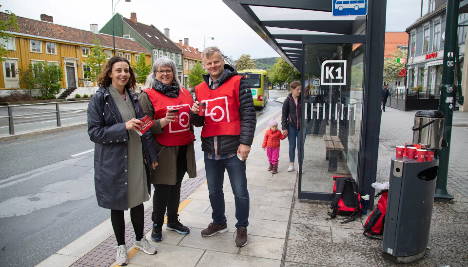 TRAFIKK-KNUTEPUNKT: Sonia Tangen, Randi Pedersen og Terje Hovde fra Fagforbundet. TRAFIKK-KNUTEPUNKT: Sonia Tangen, Randi Pedersen og Terje Hovde fra Fagforbundet.
