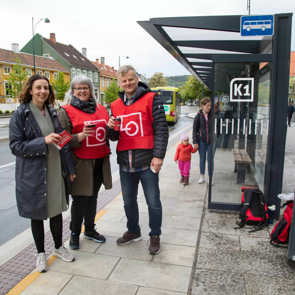 TRAFIKK-KNUTEPUNKT: Sonia Tangen, Randi Pedersen og Terje Hovde fra Fagforbundet. TRAFIKK-KNUTEPUNKT: Sonia Tangen, Randi Pedersen og Terje Hovde fra Fagforbundet.