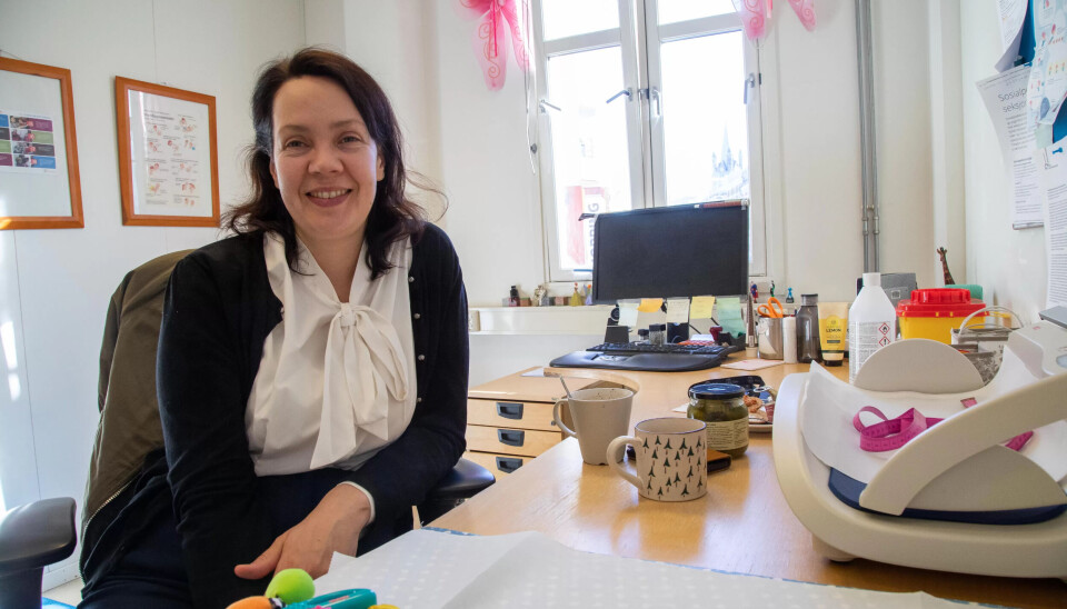 AMMEVEILEDER: Lisa Khawla Lindgren er barnepleier på Grønland helsestasjon, øst i Oslo sentrum. AMMEVEILEDER: Lisa Khawla Lindgren er barnepleier på Grønland helsestasjon, øst i Oslo sentrum.