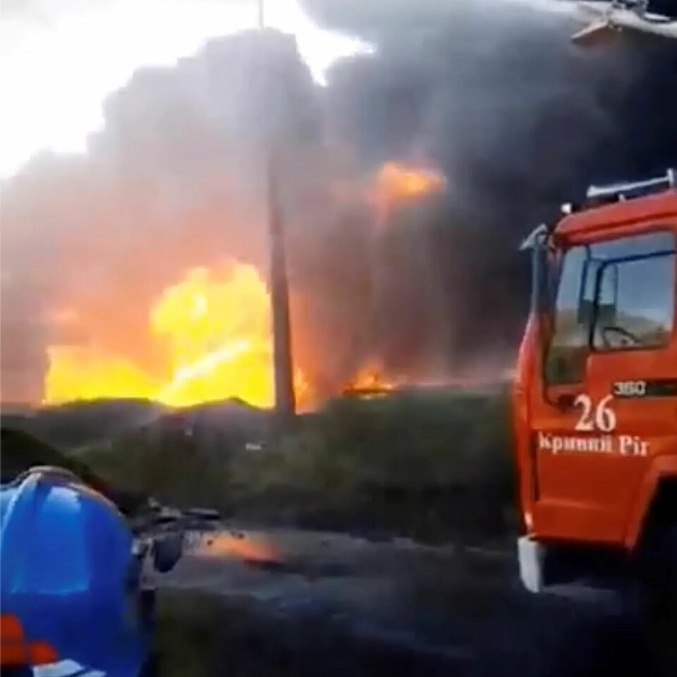FYR OG FLAMME: Brannbilen fra Bamble i aksjon. FYR OG FLAMME: Brannbilen fra Bamble i aksjon.