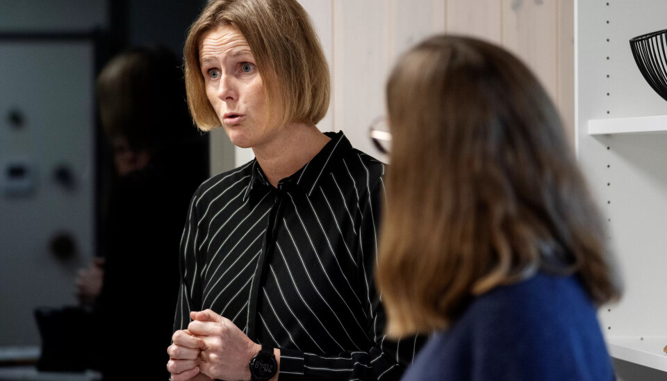 FOREBYGGERE: Helsesykepleier Hilde Stensland og fysioterapeut Eirin Tesaker Bjelland lærer småbarnsforeldre hvordan de kan gjøre ungene sine robuste overfor kroppspress og spiseforstyrrelser senere i livet. FOREBYGGERE: Helsesykepleier Hilde Stensland og fysioterapeut Eirin Tesaker Bjelland lærer småbarnsforeldre hvordan de kan gjøre ungene sine robuste overfor kroppspress og spiseforstyrrelser senere i livet.