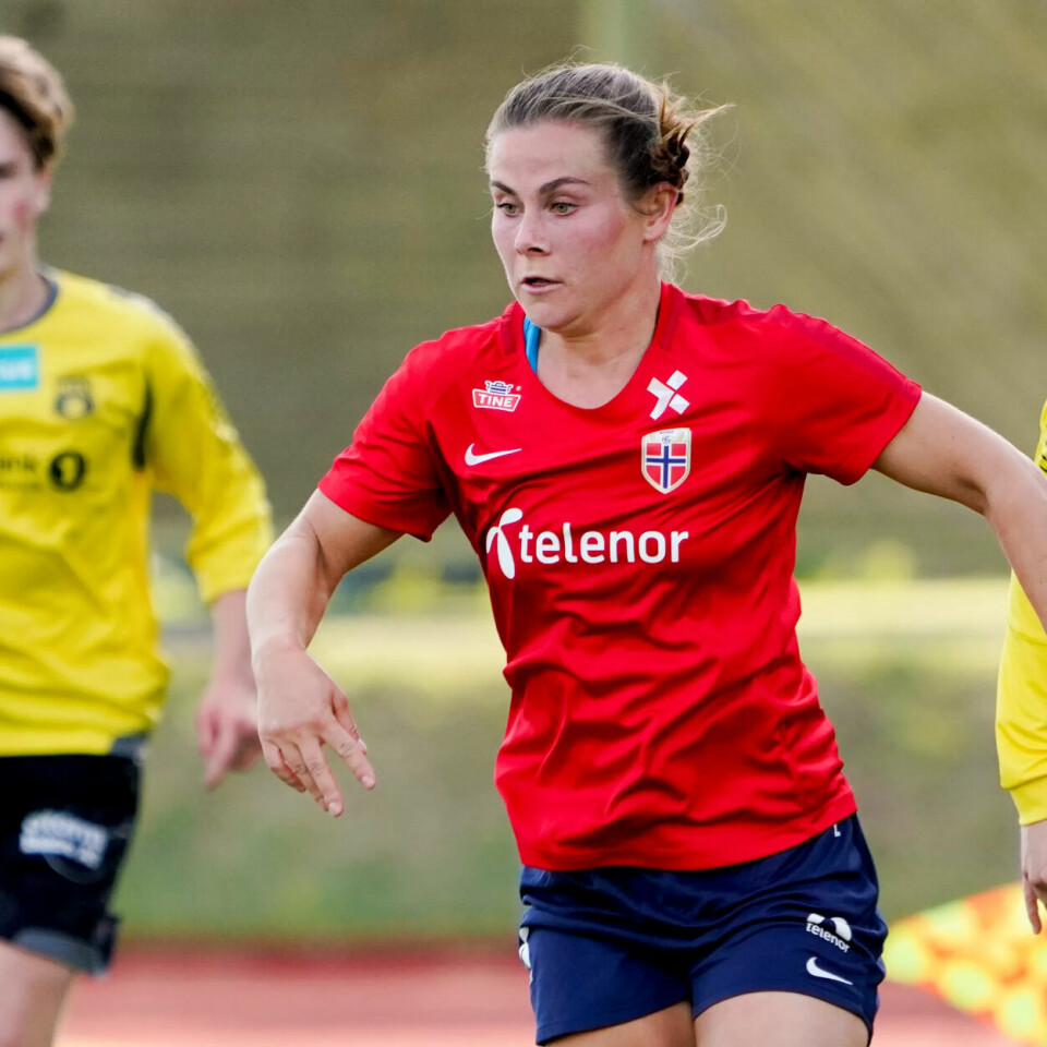 ØNSKER LIKE RETTIGHETER OG MULIGHETER: Emilie Haavi ønsker mer likestilling i proff-fotball. Her under en vennskapskamp mellom Norges kvinnelandslag og Moss Junior på Melløs Stadion i fjor. ØNSKER LIKE RETTIGHETER OG MULIGHETER: Emilie Haavi ønsker mer likestilling i proff-fotball. Her under en vennskapskamp mellom Norges kvinnelandslag og Moss Junior på Melløs Stadion i fjor.
