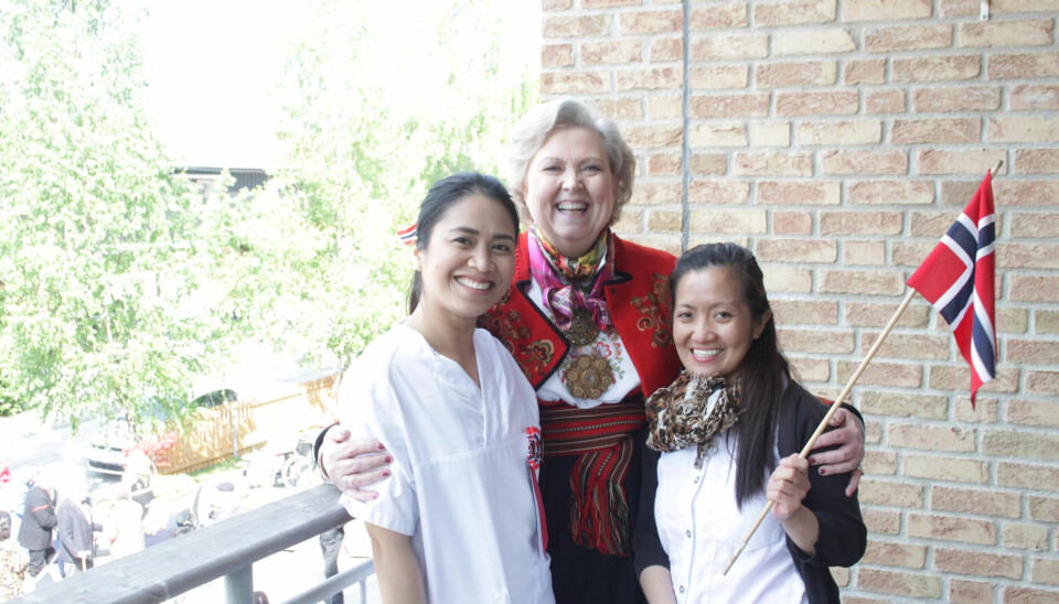 Sølvsberg med to av sine kolleger, Jan Rio Masa (t.v.) og Louvette Vanessa Matiete (t.h.). Sølvsberg med to av sine kolleger, Jan Rio Masa (t.v.) og Louvette Vanessa Matiete (t.h.).