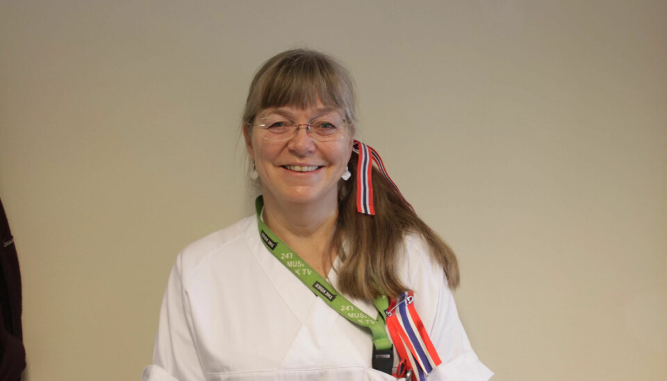 Liv-Ellen Arnesen har feiret nasjonaldagen på jobb mange ganger og syns det er trivelig å kunne sosialisere med beboerne. Liv-Ellen Arnesen har feiret nasjonaldagen på jobb mange ganger og syns det er trivelig å kunne sosialisere med beboerne.