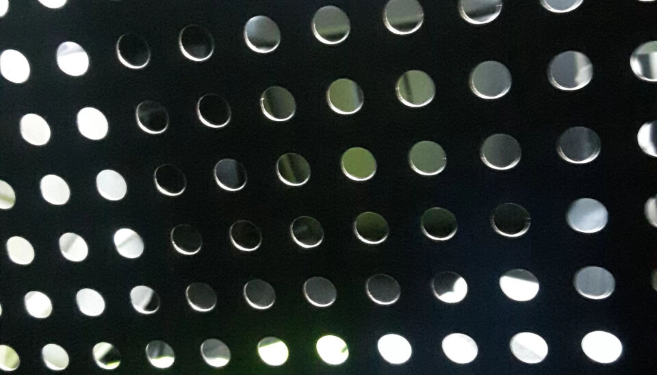 Bildet er av metallgitteret i minibussen Petter Thoresen og det andre fagforeningsmedlemmet ble transportert i til fengselet på flyplassen i Tel Aviv, Israel. Bildet er av metallgitteret i minibussen Petter Thoresen og det andre fagforeningsmedlemmet ble transportert i til fengselet på flyplassen i Tel Aviv, Israel.