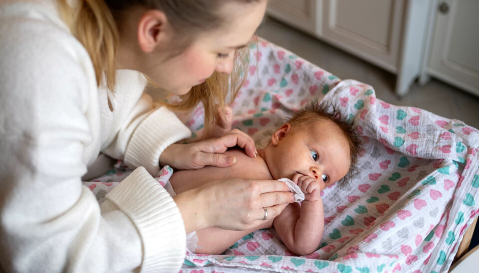 PLUSS ELLER MINUS: Bør innbyggernes tid brukt på omsorg for egne barn regnes som utgift eller inntekt i samfunnsregnskapet? PLUSS ELLER MINUS: Bør innbyggernes tid brukt på omsorg for egne barn regnes som utgift eller inntekt i samfunnsregnskapet?