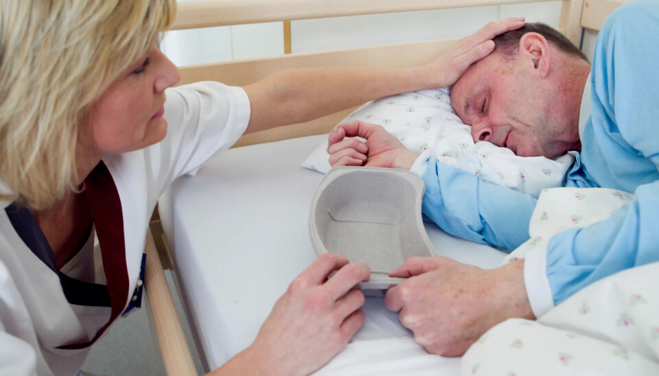 ØKENDE TENDENS: I åra fremover vil flere ha behov for omsorg. Noe av det som skaper mest hodebry er hvem som skal yte den, til hvilken pris. ØKENDE TENDENS: I åra fremover vil flere ha behov for omsorg. Noe av det som skaper mest hodebry er hvem som skal yte den, til hvilken pris.