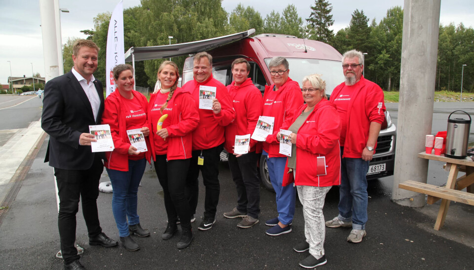 Aps stortingsrepresentant Truls Wickholm på besøk hos Fagforbundets valgkampturne. Bobilgjengen er Erik Fjeldstad Næss, Johns Sverre Bråten og Morten Lindhard. Fra Fagforbundet Nesodden Silje Lunde, Marianne Evensen, Tove Andersen og Edel Hall. Aps stortingsrepresentant Truls Wickholm på besøk hos Fagforbundets valgkampturne. Bobilgjengen er Erik Fjeldstad Næss, Johns Sverre Bråten og Morten Lindhard. Fra Fagforbundet Nesodden Silje Lunde, Marianne Evensen, Tove Andersen og Edel Hall.