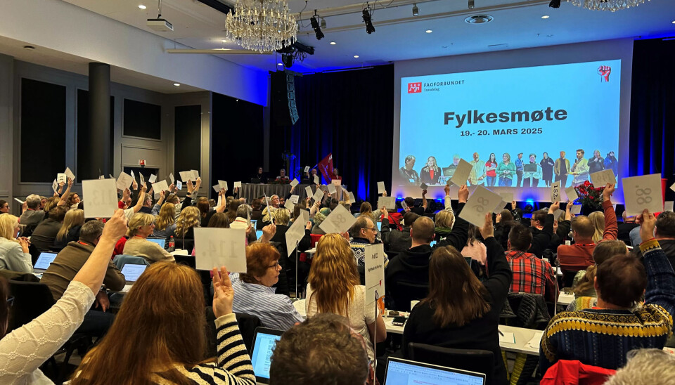 FLERTALL: Et flertall på fylkesmøtet ville si sitt om avtale om lange vakter. FLERTALL: Et flertall på fylkesmøtet ville si sitt om avtale om lange vakter.