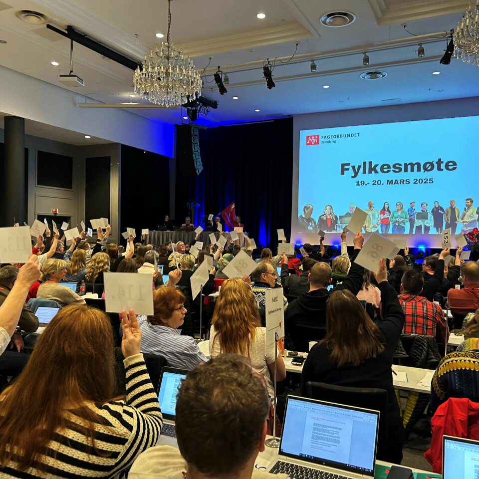 FLERTALL: Et flertall på fylkesmøtet ville si sitt om avtale om lange vakter. FLERTALL: Et flertall på fylkesmøtet ville si sitt om avtale om lange vakter.