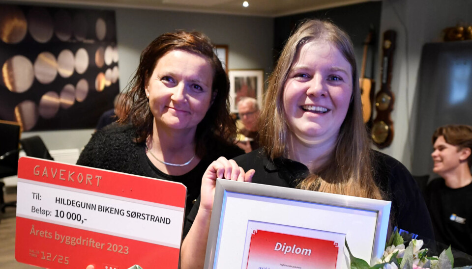 SIMPLY THE BEST: Godordene om Årets byggdrifter er mange. Her er Hildegunn Blikeng Sørstrand med leder av Yrkesseksjon samferdsel og teknisk i Fagforbundet, Ingunn Reistad Jacobsen. SIMPLY THE BEST: Godordene om Årets byggdrifter er mange. Her er Hildegunn Blikeng Sørstrand med leder av Yrkesseksjon samferdsel og teknisk i Fagforbundet, Ingunn Reistad Jacobsen.