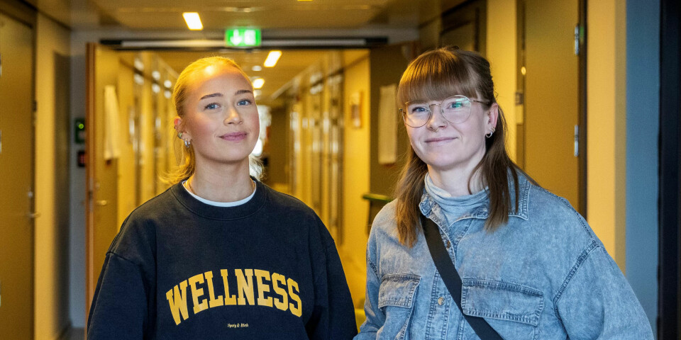 SOSIALE MEDIER OG SPISEFORSTYRRELSER: Sykepleierne Marte Berge (t.v.) og Ida Roos Stræte har tro på kunnskap og bevissthet framfor forbud mot sosiale medier. SOSIALE MEDIER OG SPISEFORSTYRRELSER: Sykepleierne Marte Berge (t.v.) og Ida Roos Stræte har tro på kunnskap og bevissthet framfor forbud mot sosiale medier.