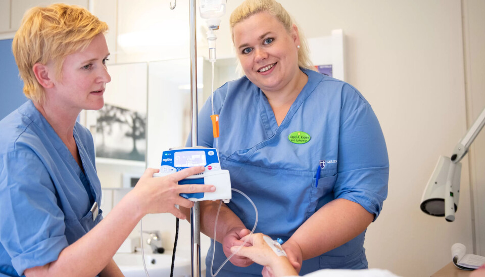 TRYGGARE: – Vi har blitt synt kvar vi kan hente informasjon, og vi er blitt tryggare på meir av det medisinsktekniske utstyret, seier Sissel Kvame (t.h.) Her saman med kollega Joy Palmer. TRYGGARE: – Vi har blitt synt kvar vi kan hente informasjon, og vi er blitt tryggare på meir av det medisinsktekniske utstyret, seier Sissel Kvame (t.h.) Her saman med kollega Joy Palmer.