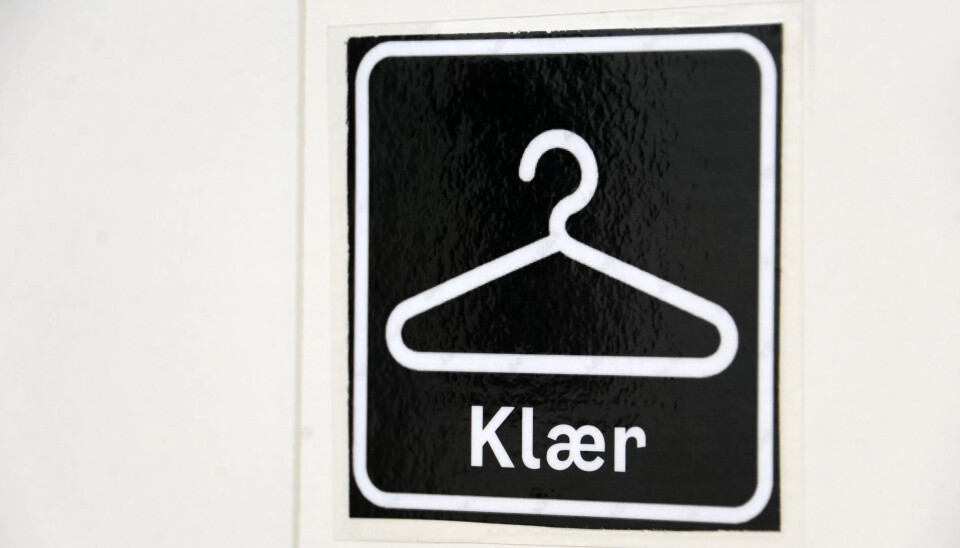 Med tydelige skilt og fargekontraster har ergoterapeutene laget en bedre hverdag for beboerne